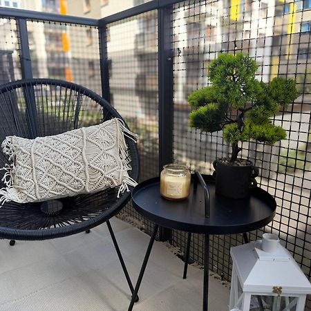Modern Apartment Near To The Chopin'S Airport Cybernetyki 2A Varsó Kültér fotó