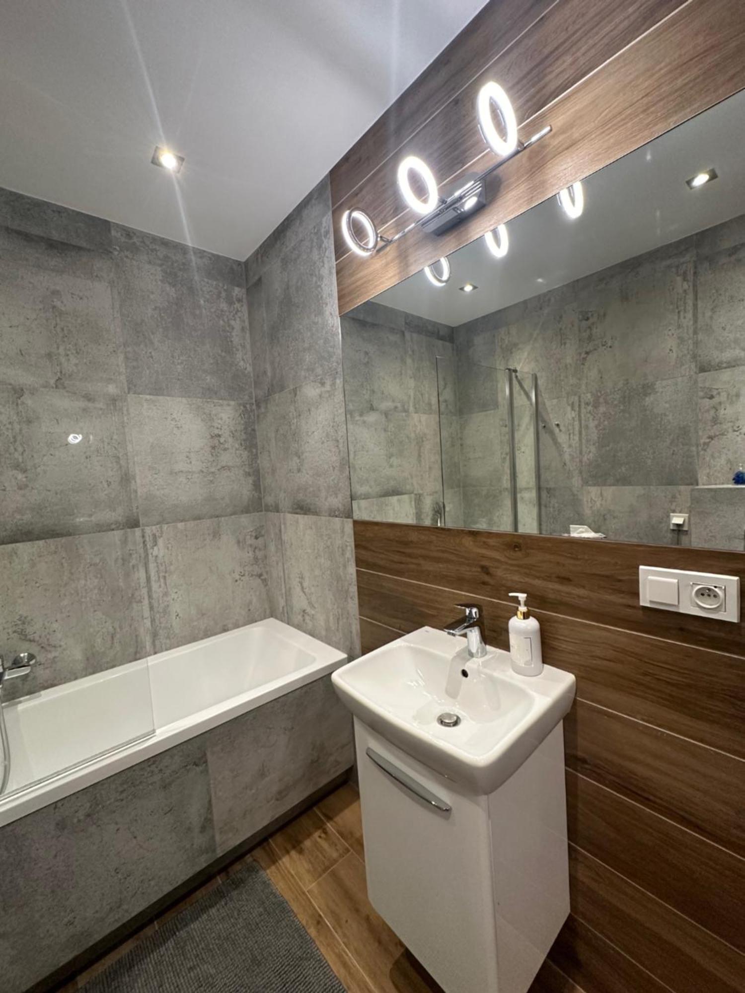 Modern Apartment Near To The Chopin'S Airport Cybernetyki 2A Varsó Kültér fotó