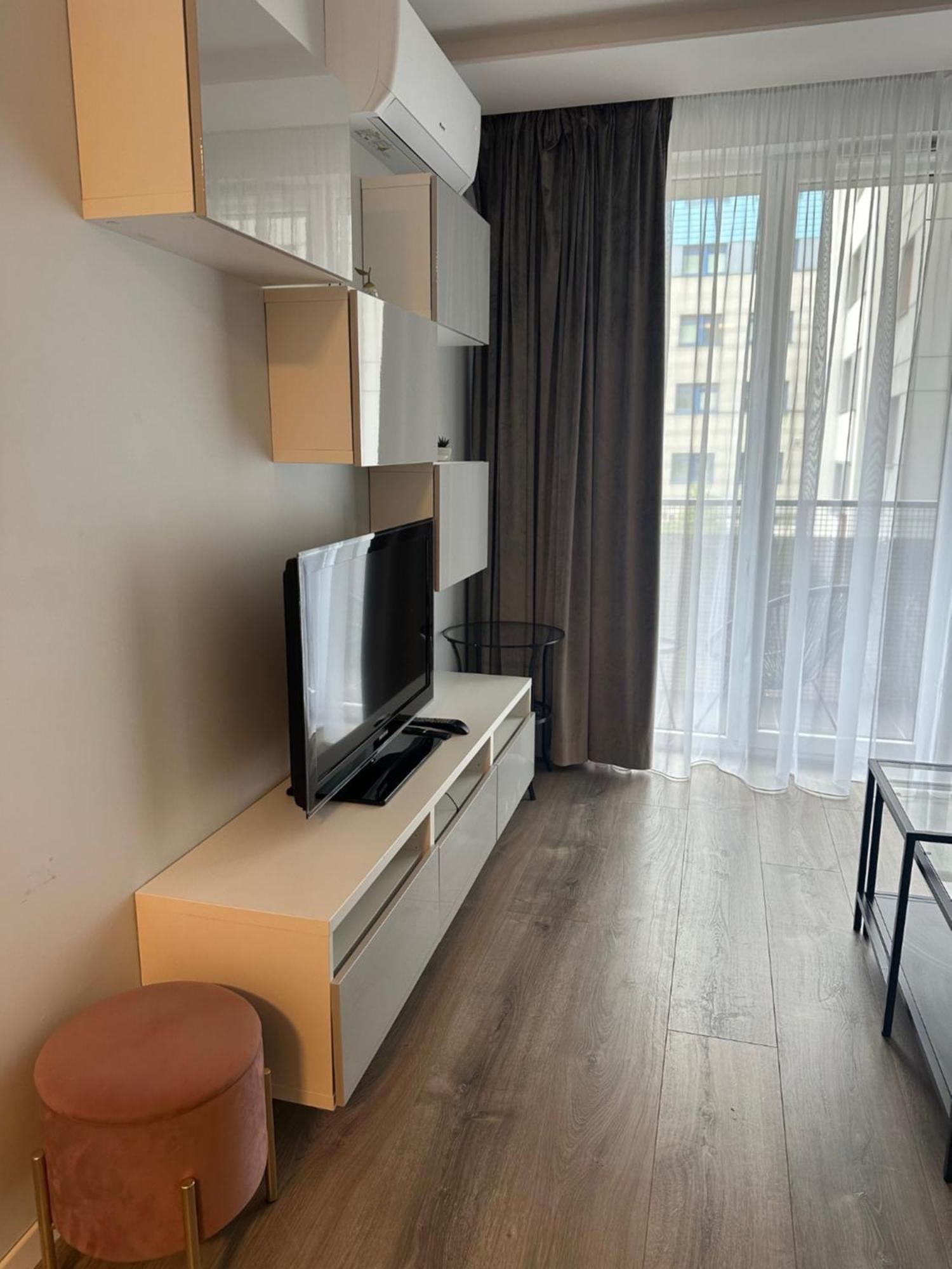 Modern Apartment Near To The Chopin'S Airport Cybernetyki 2A Varsó Kültér fotó